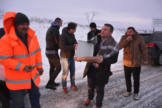 Kaymakam Çimşit kar temizleme çalışmalarını yerinde inceledi