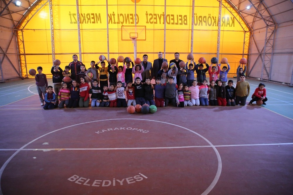 Karaköprü’de geleceğin basketbolcuları yetişiyor