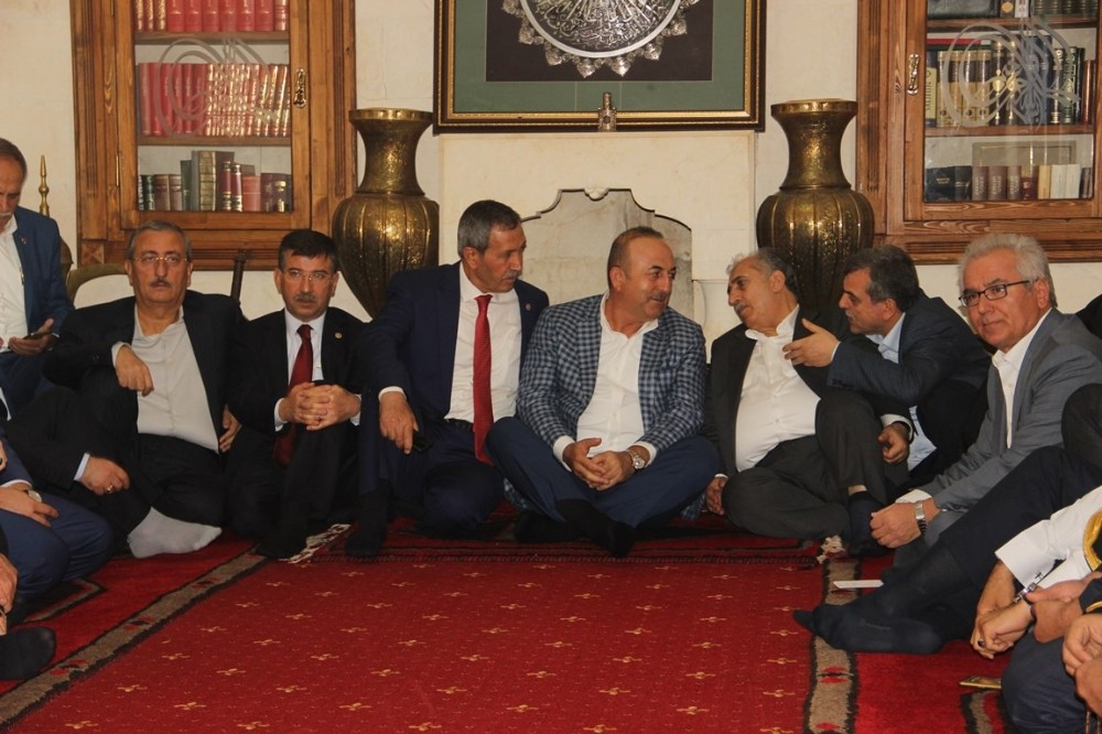 Dışişleri Bakanı Çavuşoğlu Irak ve Suriyeli muhaliflerle bir araya geldi