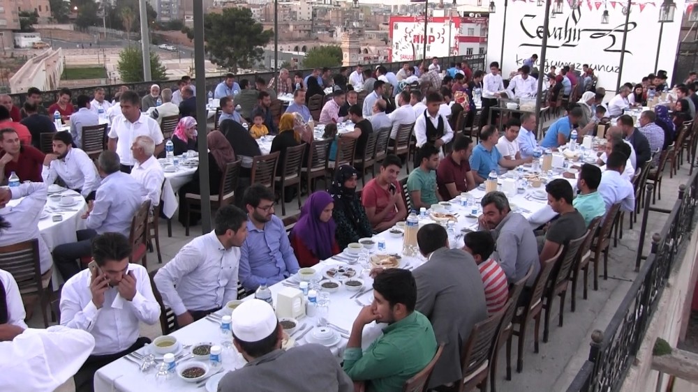 Ekinci, şehit aileleriyle bir araya geldi