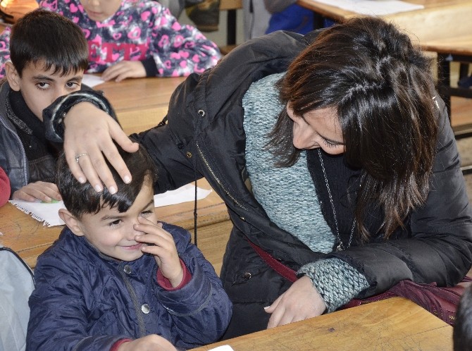 423 Suriyeli öğrenciye giysi ve ayakkabı yardımı