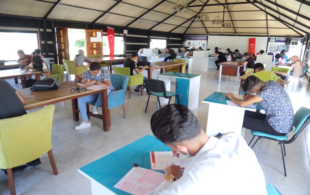 Eyyübiyeli gençler sınavlara hazırlanıyor