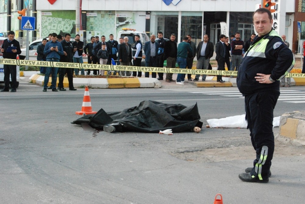 Kamyonun altında ezilen yaşlı adam yaşamını yitirdi