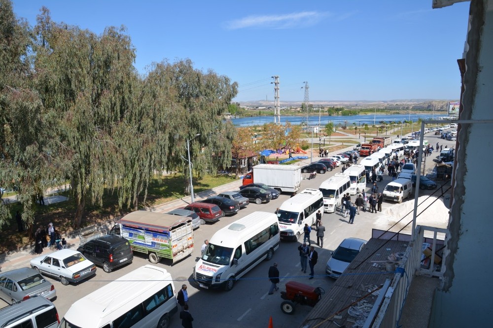 Şanlıurfa’da düğün gibi miting konvoyu