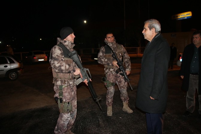 Başkan Demirkol’dan polise ve temizlik personeline anlamlı ziyaret