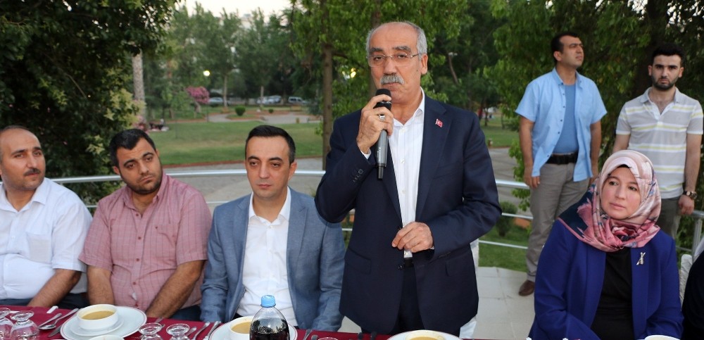 Büyükşehir yetimler ile iftarda bir araya geldi