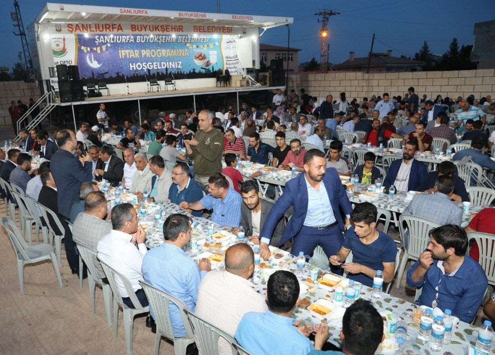 Büyükşehir, Viranşehirlileri iftarda ayni adreste buluşturdu