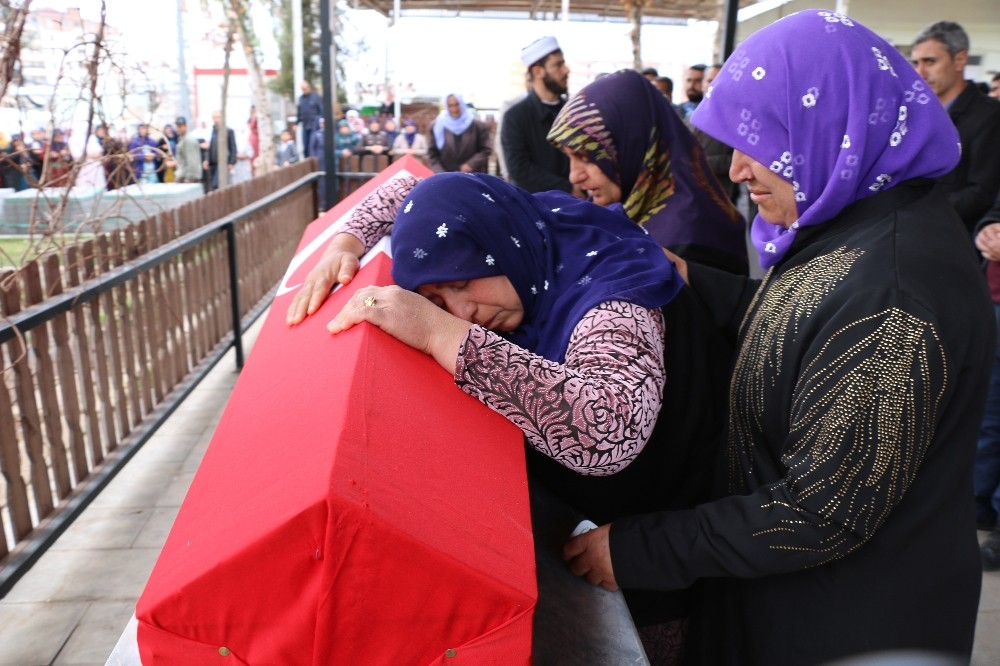 Edirne’de intihar eden asker Siverek’te toprağa verildi