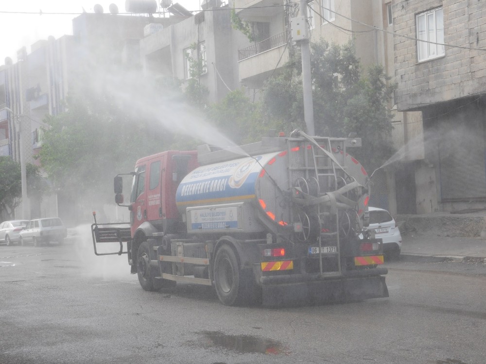 Haliliye’de cadde ve sokaklar yıkandı