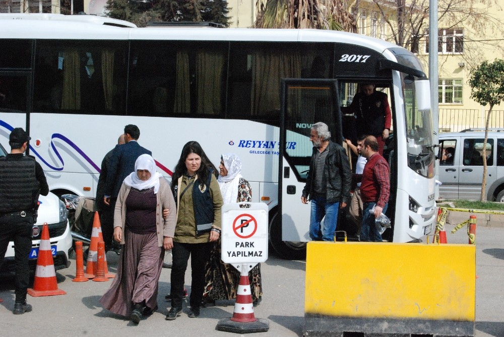 Şanlıurfa’da gözaltına alınan 21 kadın adliyeye sevk edildi