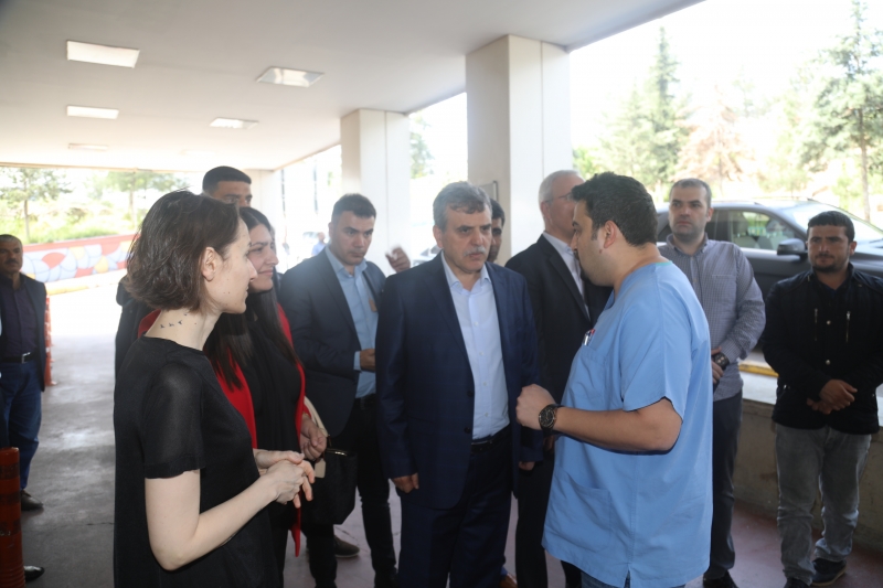 Başkan Beyazgül Yaralıları Ziyaret Etti