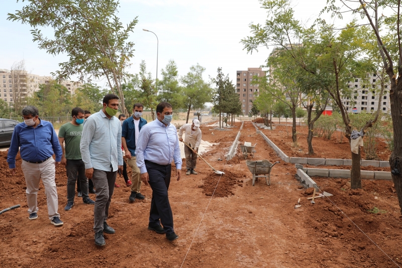 BAŞKAN CANPOLAT, KARŞIYAKA’DAKİ YENİ PARK ALANLARINI DENETLEDİ