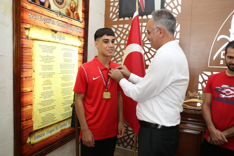 Başkan Mehmet Kuş Şampiyonları Ödüllendirdi