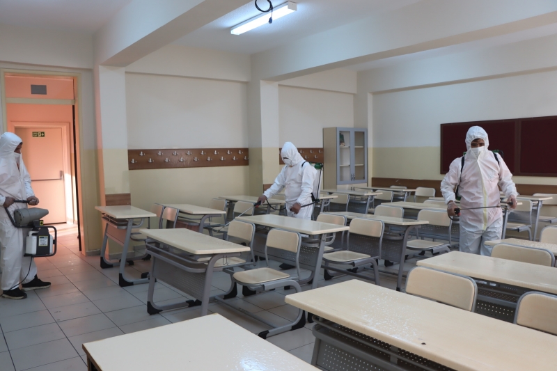 BÜYÜKŞEHİR BELEDİYESİ SINAV ÖNCESİ OKULLARI DEZENFEKTE EDİYOR