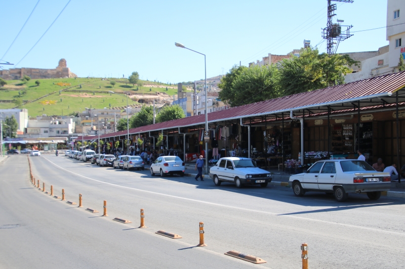 BÜYÜKŞEHİR HALEPLİBAHÇE ÇARŞISINDAKİ İŞYERLERİNİ YENİLEDİ