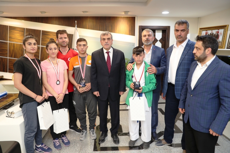 Büyükşehir Sporcuları Ulusal Platformlarda Ödüller Topluyor