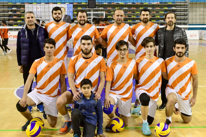 Büyükşehir, voleybolda namağlup şampiyon oldu