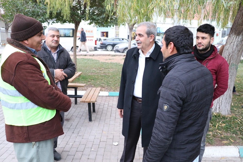 Başkan Demirkol yılın ilk gününde mahalleleri gezdi