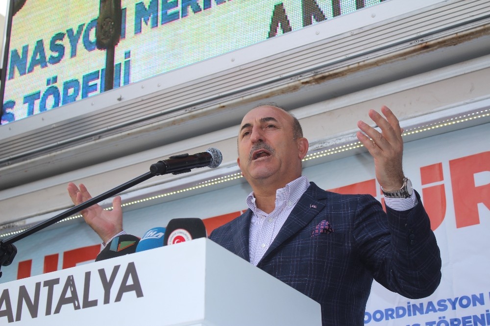 Bakan Çavuşoğlu: “1,8 milyar ümmet, Recep Tayyip Erdoğan’ın seçilmesi için dua ediyor”