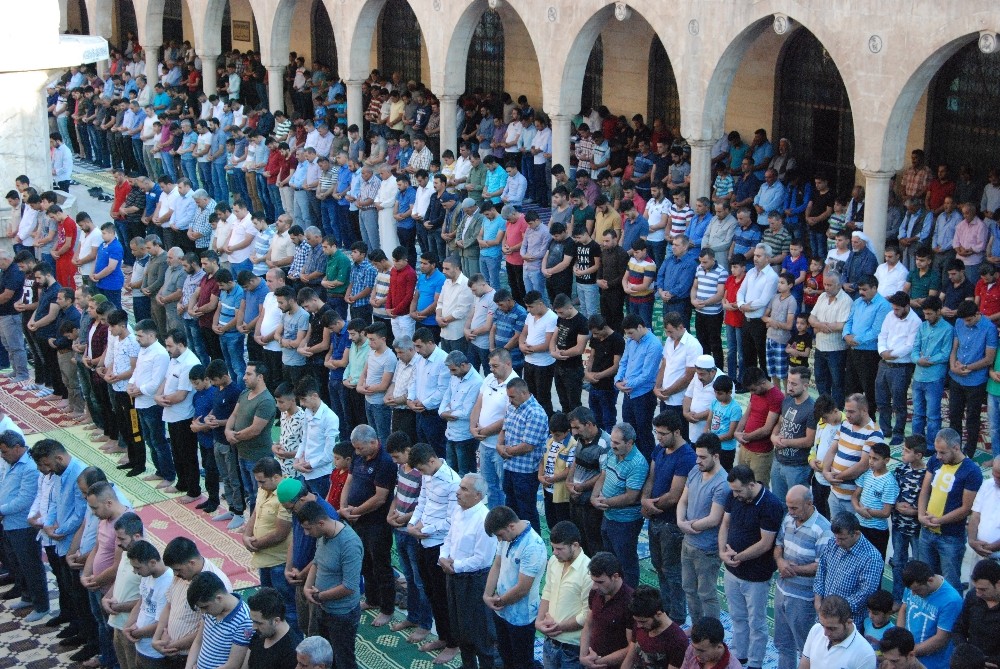 Peygamberler şehri Şanlıurfa’da binler bayram namazında buluştu