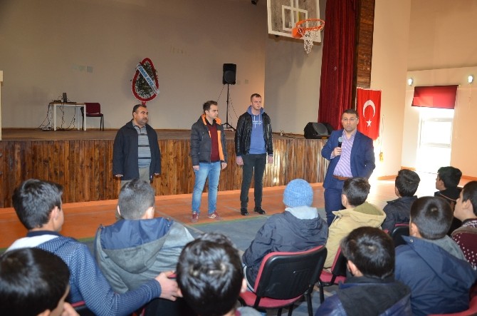 Kaymakam Ömer Çimşit TEOG sınavında dereceye giren öğrencilerle bir araya geldi