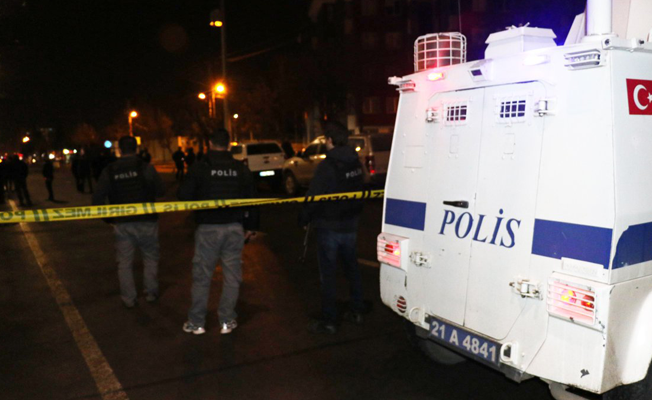 Diyarbakır'da kaymakamlık önünde pimi çekilmiş el bombası bulundu