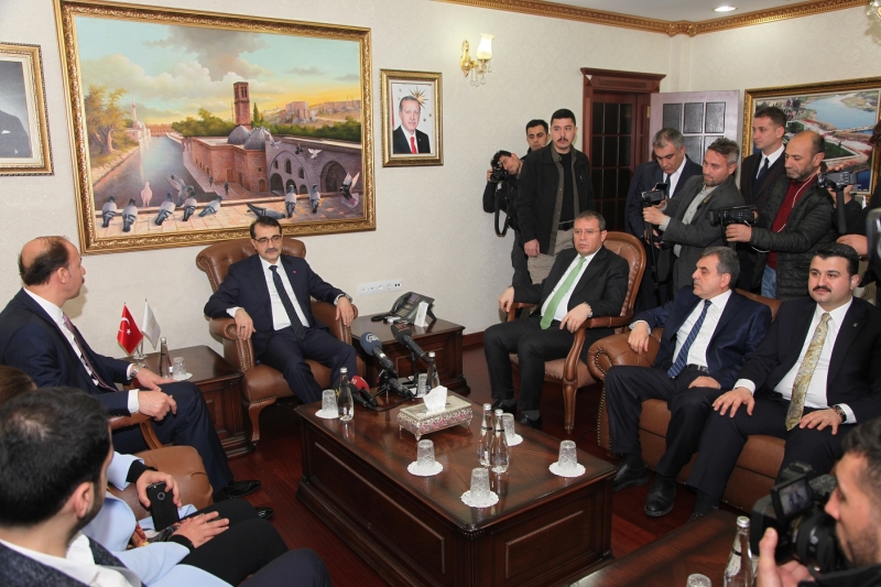 Enerji Ve Tabii Kaynaklar Bakanı Şanlıurfa'da Çiftçilere Müjde Verdi