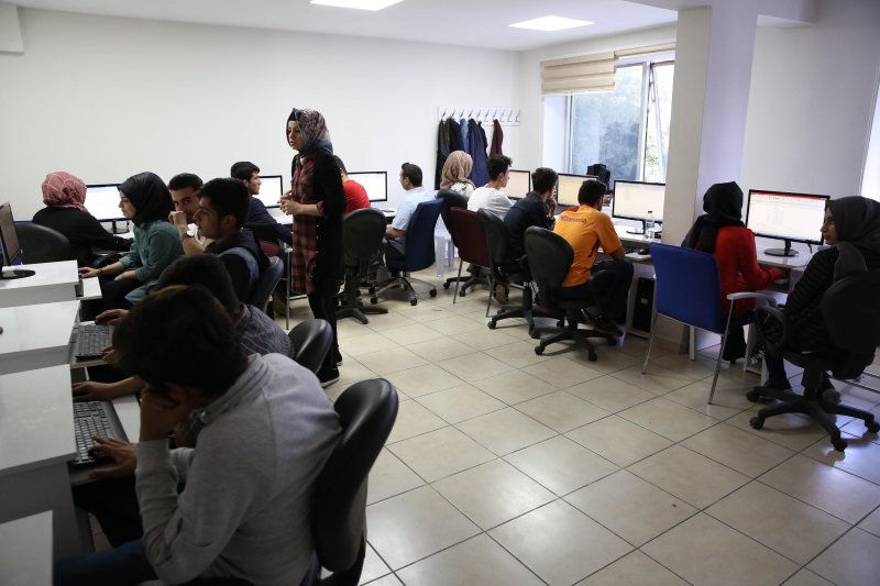 Gençler Haliliye Belediyesi İle Bilgisayar Öğreniyor