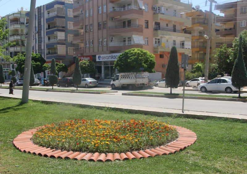 Haliliye Belediyesi Parkları Çiçeklerle Süslüyor