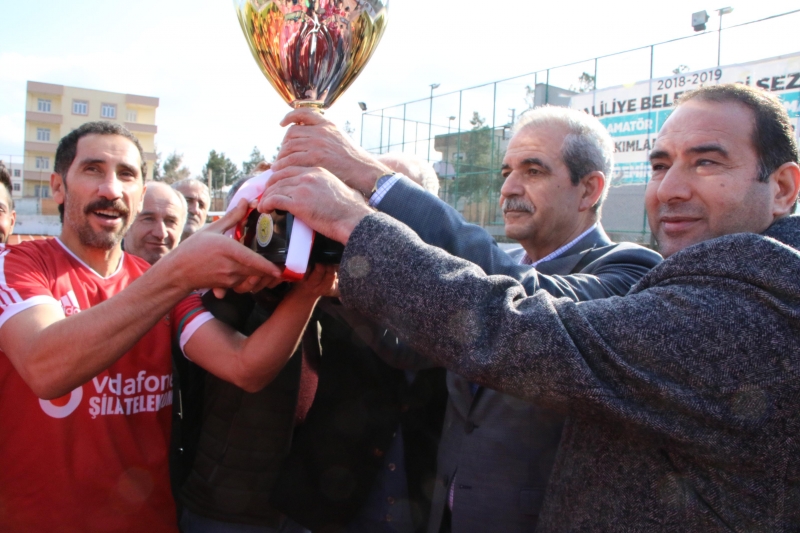 Haliliye Belediyesi Amatör Lig Şampiyonuna Başkan Demirkol Kupasını Verdi