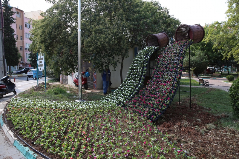 Haliliye Belediyesi İlçeyi Çiçekler İle Süsülüyor