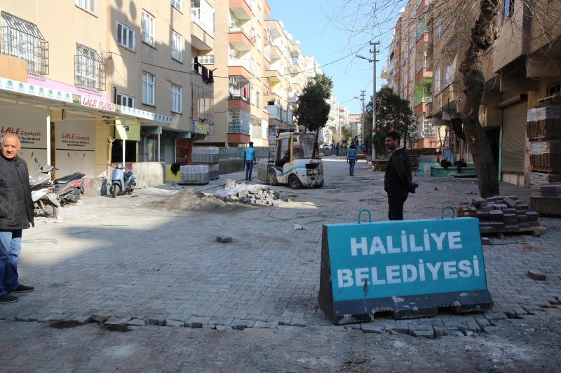 HALİLİYE BELEDİYESİNDEN SELAHADDİN EYYUBİ’DE BETON PARKE ÇALIŞMASI