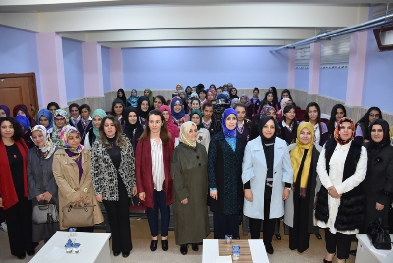 Harran Üniversitesi’nin Katkılarıyla “Anne Kız El Ele” Projesi Siverek’te Devam Ediyor