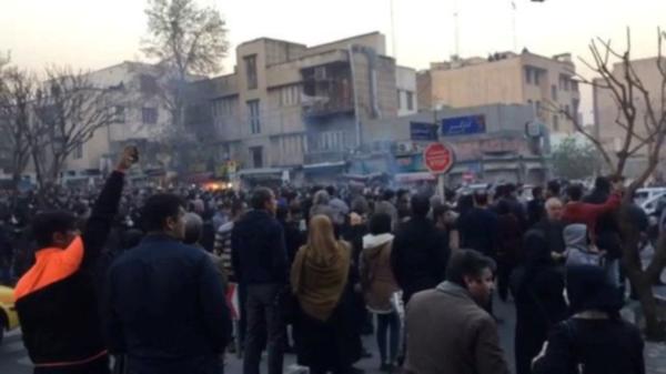 İran'da protestolar büyüyor: 12 kişi yaşamını yitirdi