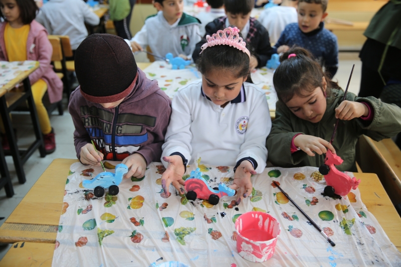 Karaköprü'de Çocuklar Kendi Oyuncağını Kendisi Yapıyor