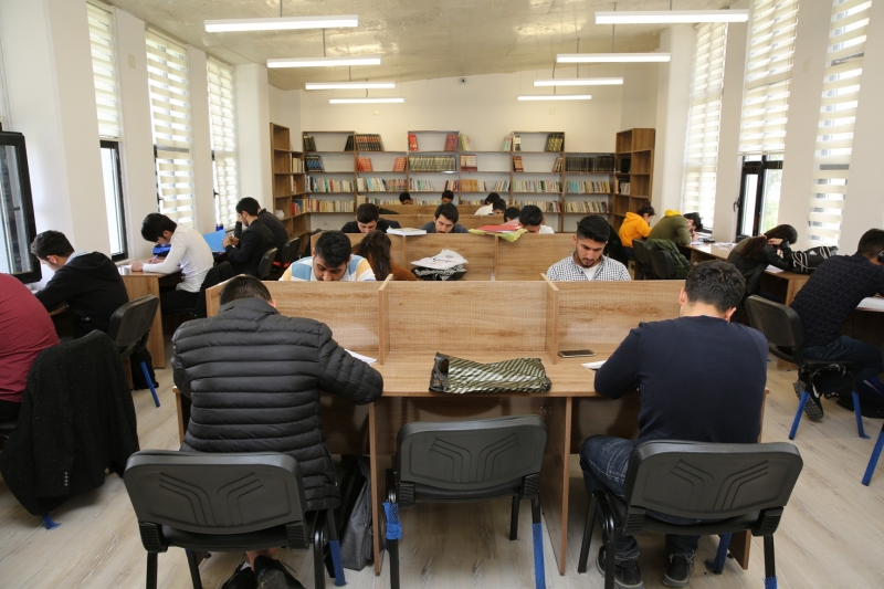 Karaköprü'de Gençler Sınavlara Okuma Evlerinde Hazırlanıyor