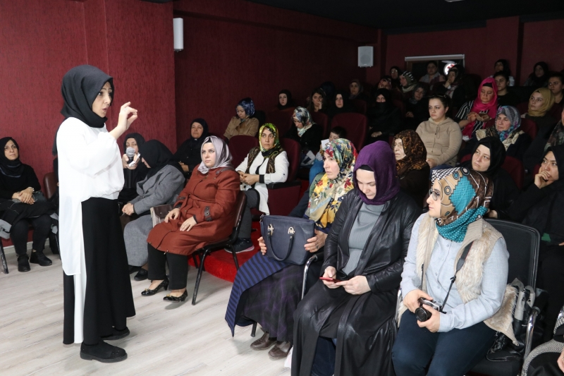 Karaköprü'de Kadınlara Stres Yönetimi Semineri Verildi
