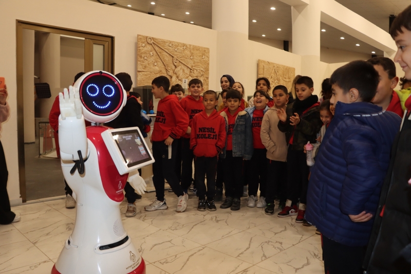 KARAKÖPRÜ’DE ÖĞRENCİLER UZAYI VE TEKNOLOJİYİ KEŞFEDİYOR