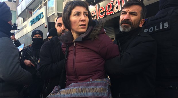 KESK Eş Genel Başkanı Aysun Gezen gözaltına alındı!