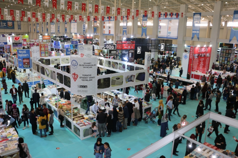Kitap Fuarına Ziyaretçi Sayısı 200 Bine Ulaştı