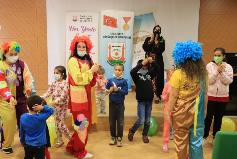LÖSEMİ HAFTASINDA ÇOCUKLARIN YÜZÜ GÜLDÜ