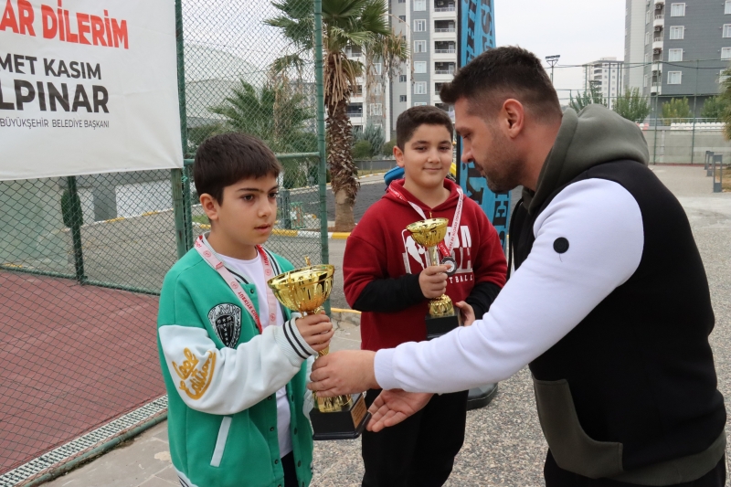 ÖĞRETMENLER GÜNÜ TENİS TURNUVASI SONA ERDİ