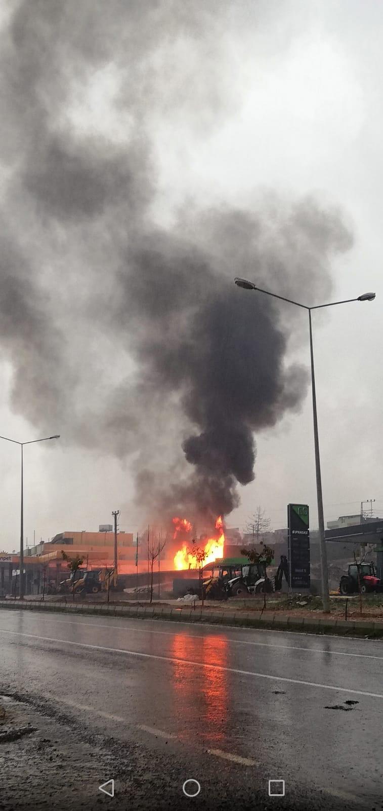 Şanlıurfa'da akaryakıt istasyonunda son dakika patlama