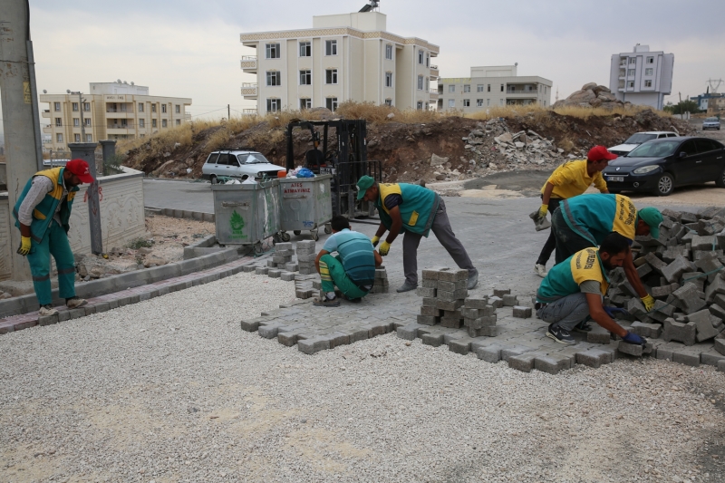 SEYRANTEPE'DE KİLİTLİ PARKE ÇALIŞMALARI SÜRÜYOR