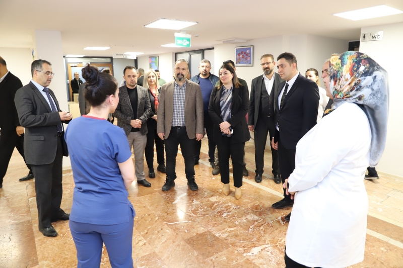 Vali yardımcısı sn. Yeliz Mercan Sağlık Müdürü Doç.Dr. Abdullah Solmaz ile birlikte Kapalı Psikiyatri Servisinde yatan Hastaları ziyaret ettiler.