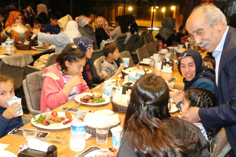 Yetim Ve Öksüzler, Büyükşehirle Mutlu Oldu