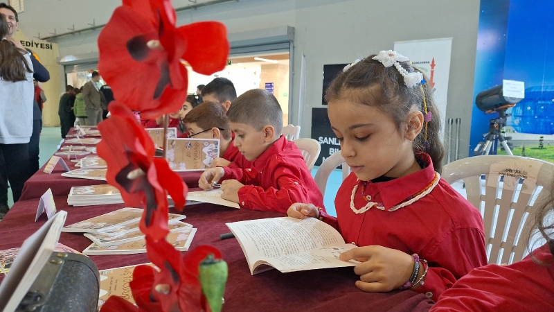 20 DÜŞ YOLCULUĞU” KİTABI 8. ŞANLIURFA KİTAP FUARI’NDA OKUYUCUYLA BULUŞTU
