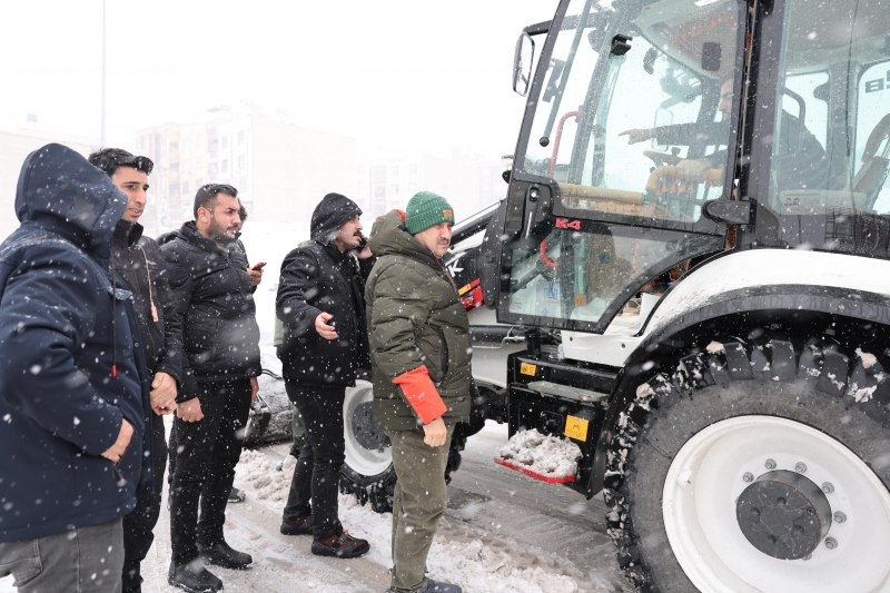 BAŞKAN GÜLPINAR, KARLA MÜCADELEYİ SAHADA İNCELEDİ