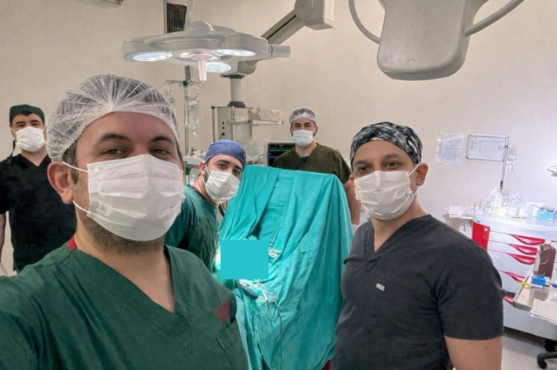 Ceylanpınar Devlet Hastanesi’nde Nitelikli ve Zorlu Bir Ameliyat Daha Başarıyla Gerçekleştirildi