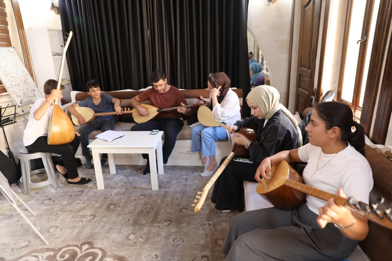 GENÇLERE SANATLA DOLU BİR GELECEK